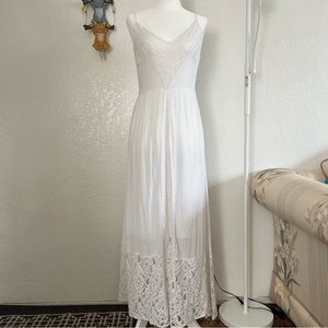 Abercrombie & Fitch V-neck cotton lace maxi dress